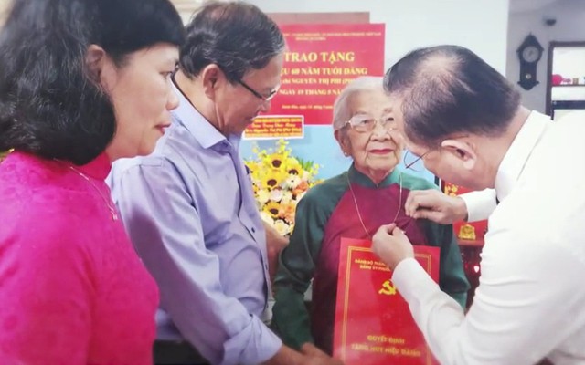 Nữ NSƯT U100: "Tôi xin khoe, tôi vừa được 60 năm tuổi Đảng"