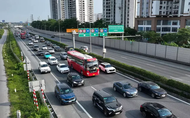 Cục CSGT nói về xử phạt phương tiện vi phạm khoảng cách trên cao tốc