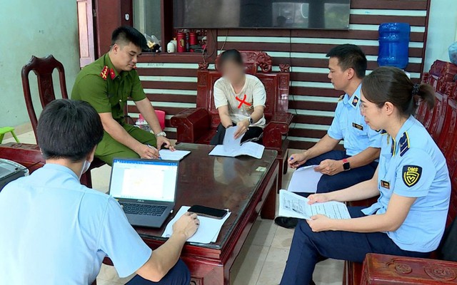 Kiểm tra nhà người phụ nữ 37 tuổi, công an phát hiện 1,3 tấn nội tạng, chân gà