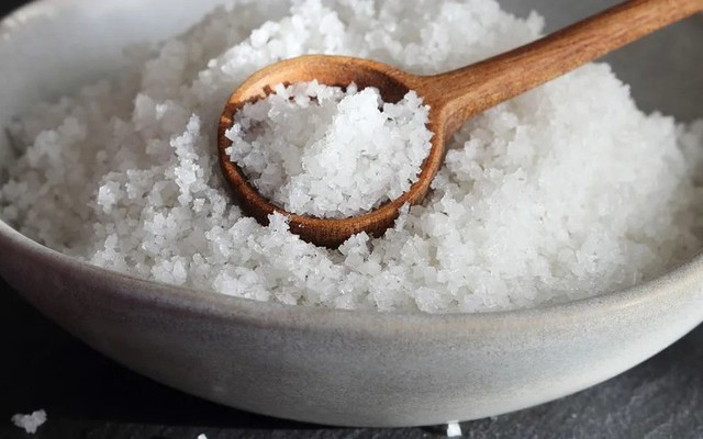 5 lý do vì sao nhiều gia đình đặt bát muối ở các góc nhà