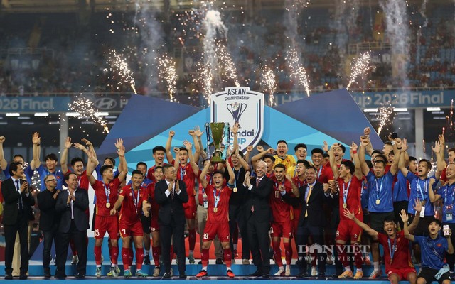 Chủ tịch FIFA muốn Việt Nam thành một trong những quốc gia bóng đá lớn nhất thế giới: Sẽ xây sân bóng ở khắp mọi nơi, lập học viện tài năng cho trẻ từ 8-9 tuổi