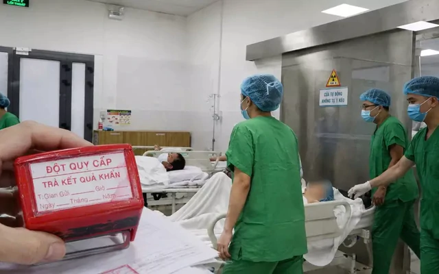 Bí mật sau 'dấu mộc đỏ' ở trung tâm điều trị đột quỵ lớn nhất nhì cả nước