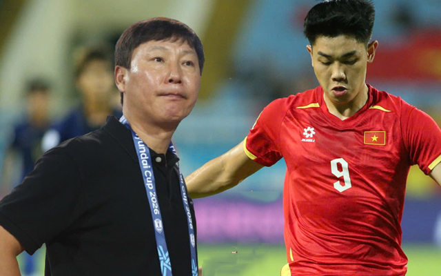 HLV Kim Sang-sik: "Tôi thay Đình Bắc ra sớm ở trận gặp Singapore để đội không tự mãn"