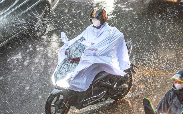 Dự báo thời tiết 30/8: Nhiều nơi trên cả nước hứng mưa, đề phòng ngập úng