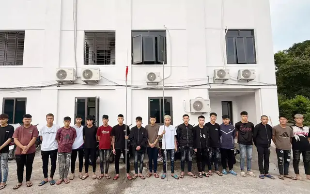 Mang hung khí 'đại náo' đường phố, 15 đối tượng bị khởi tố