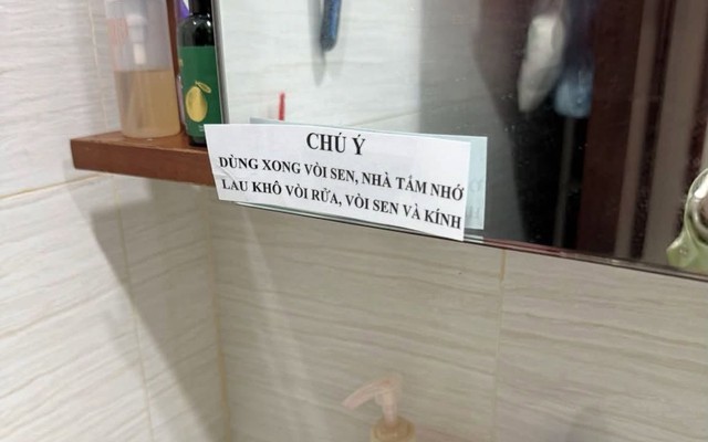 Mẹ chồng để lại mẩu giấy trong nhà vệ sinh khiến con dâu không biết hiểu sao cho đúng