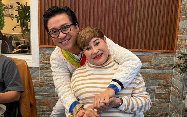Tuấn Hưng mang 3 con sang Mỹ sống, vợ cũ Đàm Vĩnh Hưng viết đúng 3 chữ