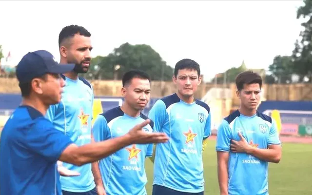 HLV Văn Sỹ Sơn: 2 suất xuống hạng khiến V-League khốc liệt hơn