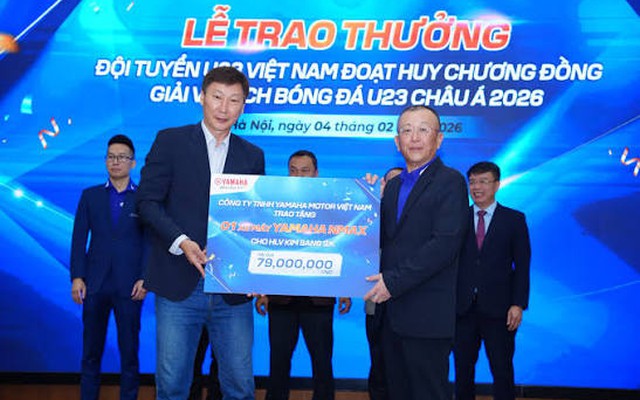 Chiếc xe máy đặc biệt HLV Kim Sang-sik được tặng sau chiến tích của U23 Việt Nam