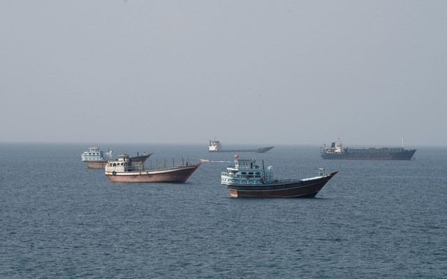 Ai đang kiểm soát eo biển Hormuz?