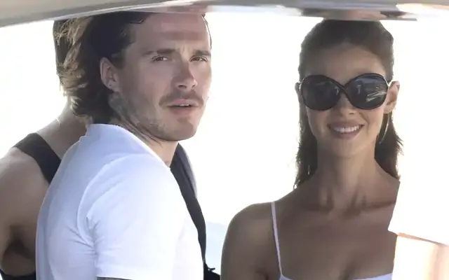 David Beckham ở cách con trai Brooklyn 5 phút đi bộ nhưng không gặp mặt