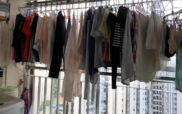 Vì sao ngày càng nhiều gia đình không còn phụ thuộc vào giàn phơi? 1 thiết bị giải phóng cả ban công đang trở thành xu hướng mới