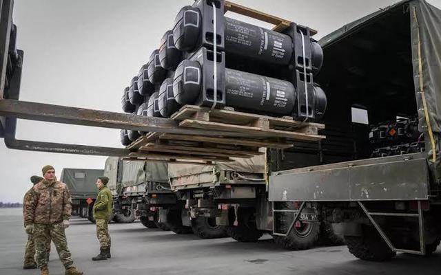 Nguồn cung vũ khí Mỹ cho Ukraine giảm 5 lần so với thời Tổng thống Biden