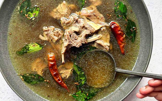 4 thói quen khi nấu canh xương cần bỏ ngay