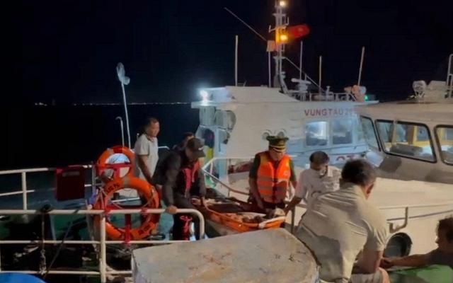 Nữ bác sĩ vượt 40 hải lý bằng ca nô cứu sống kịp thời thuyền viên người Nga bị xuất huyết não giữa đêm