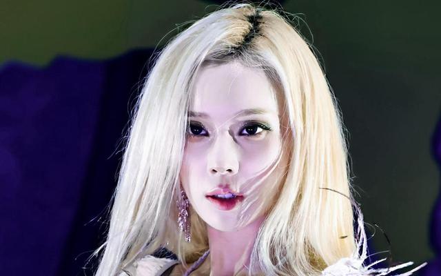 Cú lắc hông xuất thần làm chao đảo trời Tây của đại mỹ nhân 13 triệu fan: Thần thái đỉnh cao, quyến rũ không lối thoát!