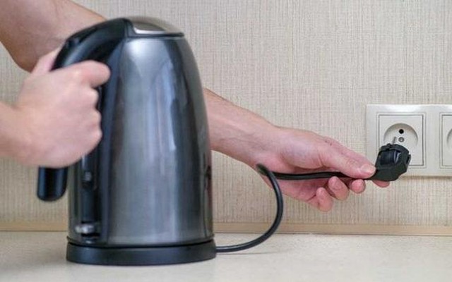 Lời khuyên cho những người không rút điện ấm siêu tốc trước khi ngủ