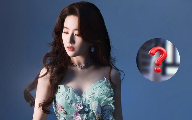 Bức ảnh chứng minh Lưu Diệc Phi mãi mãi là thần tiên tỷ tỷ: Thần nữ trong tranh cũng chỉ đến vậy
