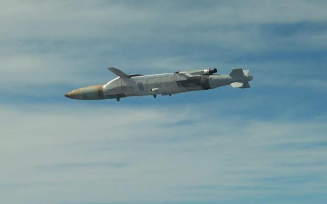 Bom lượn JDAM LR tầm xa lên tới... 550km đã được đưa vào sản xuất