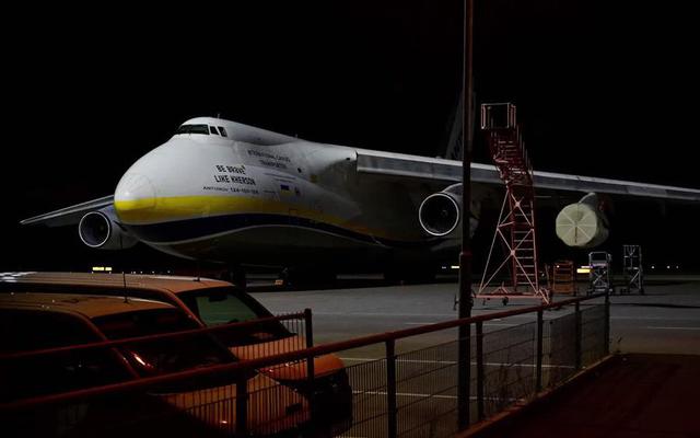 An-124 Ruslan của Ukraine chất đầy đạn dược từ Pháp thoát nạn trong gang tấc
