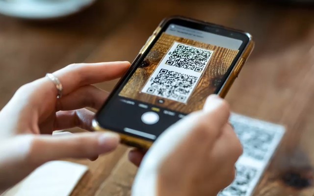 Quét mã QR theo hướng dẫn qua điện thoại để "hoàn tất thủ tục dịch vụ công", người phụ nữ bị lừa mất gần 600 triệu đồng