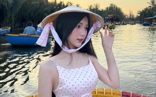 Nữ sinh nóng bỏng khoe chiến tích