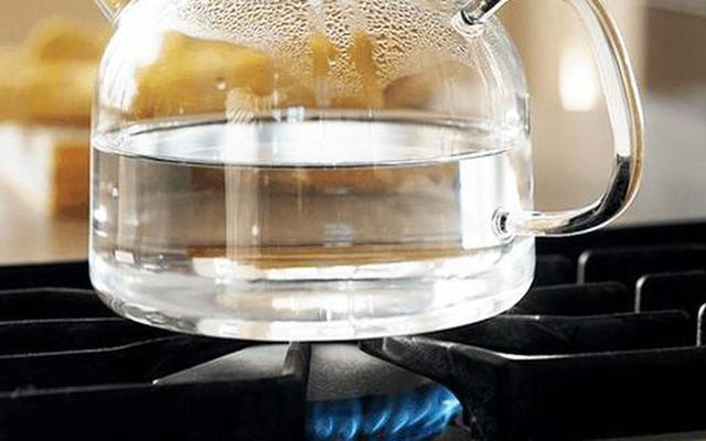3 thói quen đun nước uống cần bỏ ngay