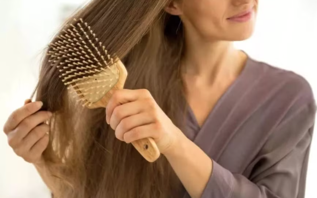 Lợi ích bất ngờ khi chải tóc mỗi ngày