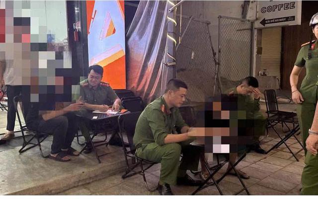 Công an đồng loạt kiểm tra 134 người ở 8 quán quán cà phê lúc rạng sáng