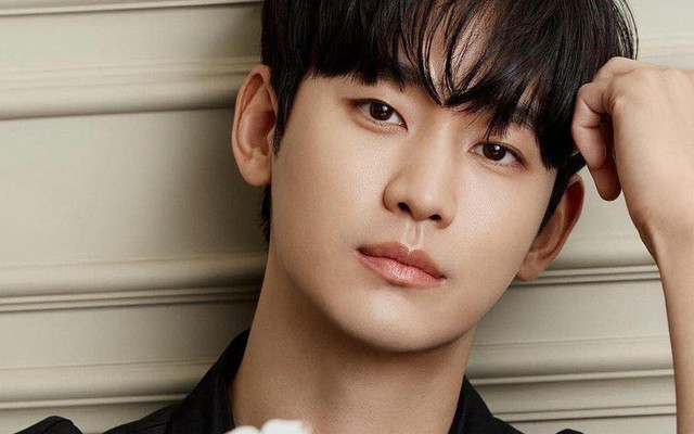 "Kim Soo Hyun không biết xấu hổ"
