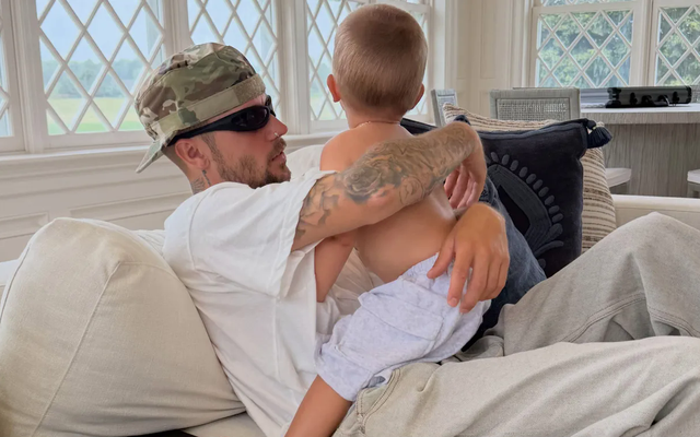 Justin Bieber chia sẻ ảnh mới cùng con trai 2 tuổi