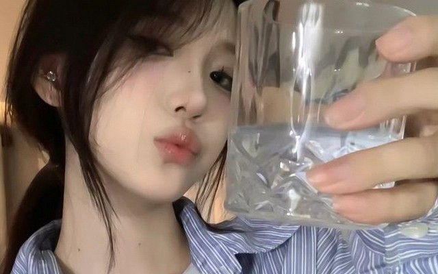 Lời khuyên cho những người hay uống nước ấm mỗi sáng