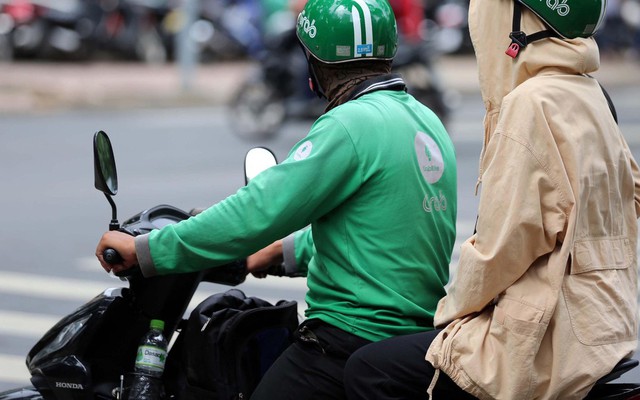 Giữa lúc tài xế Grab rộ lời kêu gọi tắt app 2 ngày, một khoản phí đặc biệt được chú ý: Không cố định, có thể thay đổi theo từng cuốc xe