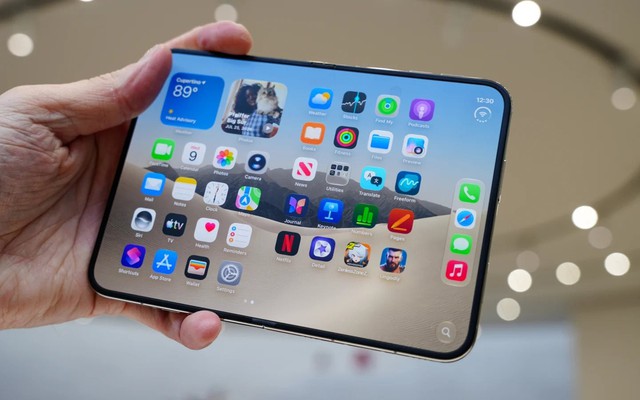 Chuyên gia công nghệ: "Tôi đã hối hận khi mua điện thoại màn hình gập, thế nên đừng có phát cuồng iPhone Duo"