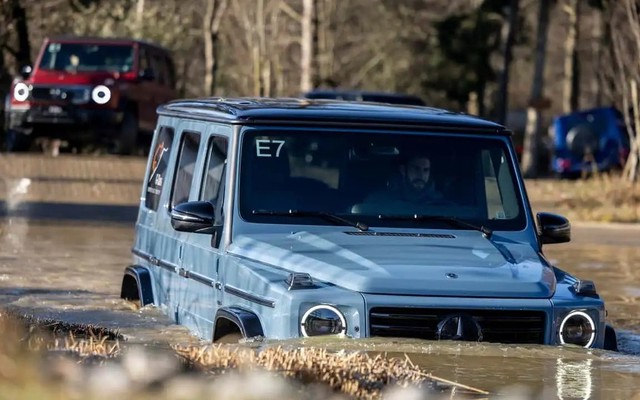 Mercedes-Benz đăng ký sáng chế SUV địa hình có thể nổi trên mặt nước