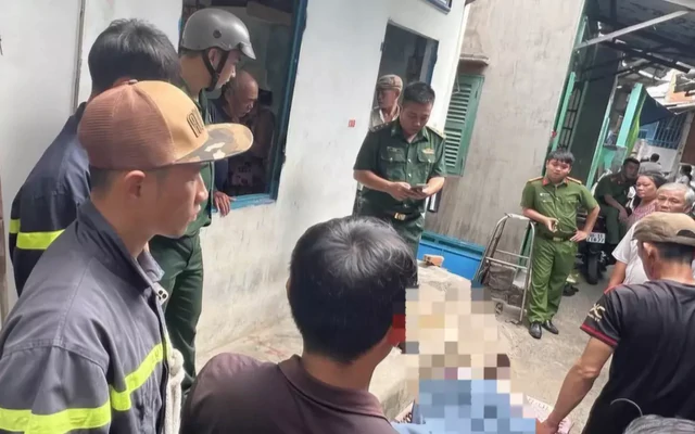 Tàu cá va chạm xuồng tại cửa biển ở Lâm Đồng, một người tử vong