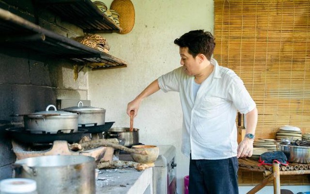 Nam nghệ sĩ đình đám đi bán cơm ở đường Trần Quốc Thảo, TP.HCM