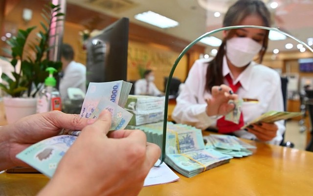 Ngày càng nhiều người không chỉ gửi tiết kiệm: Một 'đối thủ' xuất hiện, lãi suất tới 9%