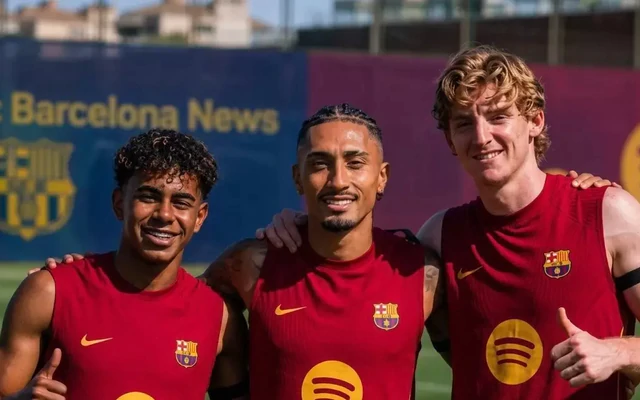 Chưa có bàn thắng, Anthony Gordon vẫn chiếm trọn cảm tình ở Barca