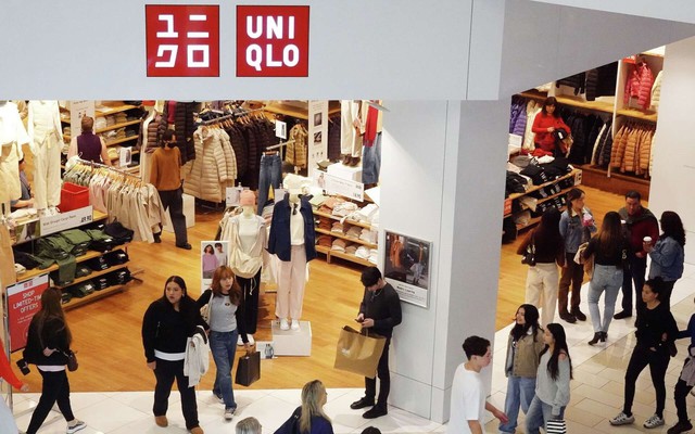 Vì sao "cầm nhầm" quần áo ra ngoài cửa hàng Uniqlo là còi hú inh tai, báo hiệu bạn ăn trộm?