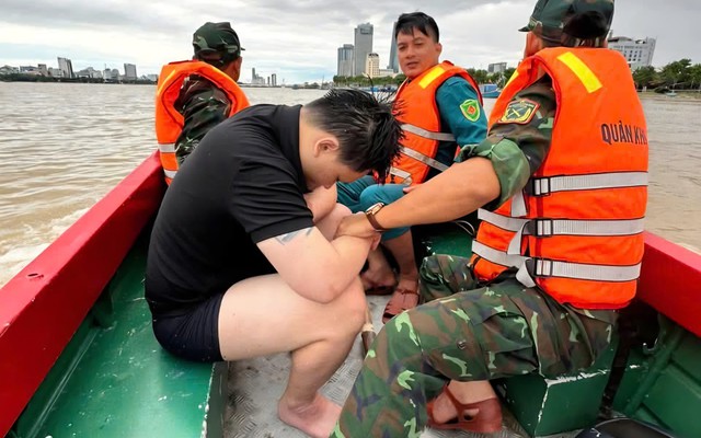 Nam thanh niên đuối nước trên sông Hàn, may mắn gặp bộ đội đang tập huấn