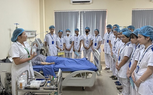 Đề xuất sáp nhập Trường Đại học Điều dưỡng Nam Định vào Bệnh viện Bạch Mai