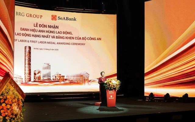 Nữ doanh nhân Nguyễn Thị Nga vừa được trao danh hiệu Anh hùng Lao động, cổ phiếu ngân hàng liên quan bất ngờ có diễn biến đặc biệt