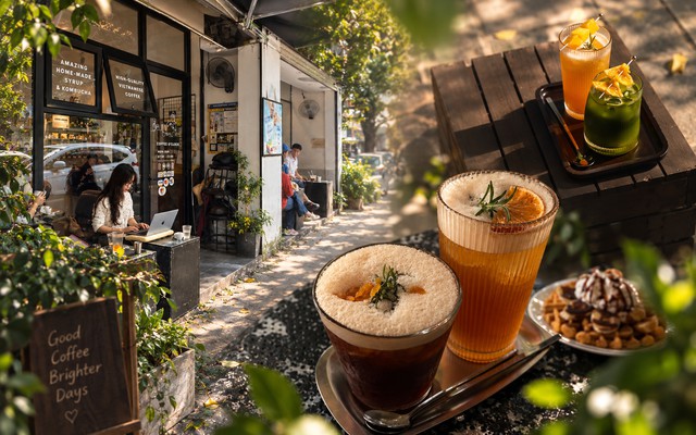 Trời đẹp mà ở nhà thì phí: 10 quán cà phê có “góc mùa thu” đẹp mê ở Hà Nội, cuối tuần này nhất định phải ghé