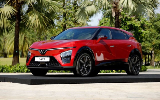 Giá xe VinFast VF 7 mới nhất tháng 9/2026
