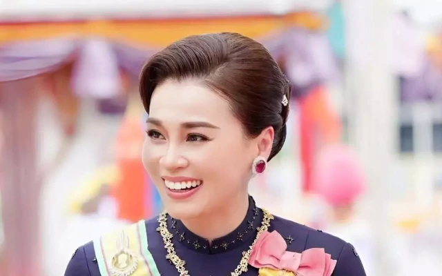 Sức hút từ phong cách Hoàng hậu Thái Lan