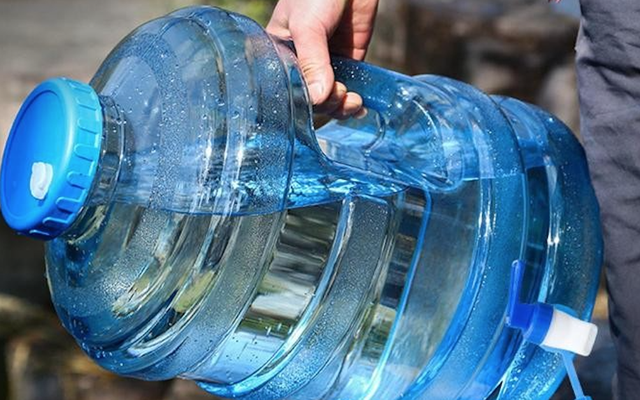 Lời khuyên cho những gia đình đang dùng nước đóng bình