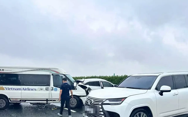 Công an Hà Nội điều tra vụ Lexus lạng lách, chặn xe trên cao tốc dẫn đến tai nạn