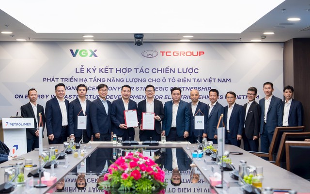 Hàng nghìn cửa hàng xăng dầu có thể trở thành điểm phục vụ xe điện: TC Group bắt tay liên doanh có Petrolimex, Xuân Cầu, Selex Motors