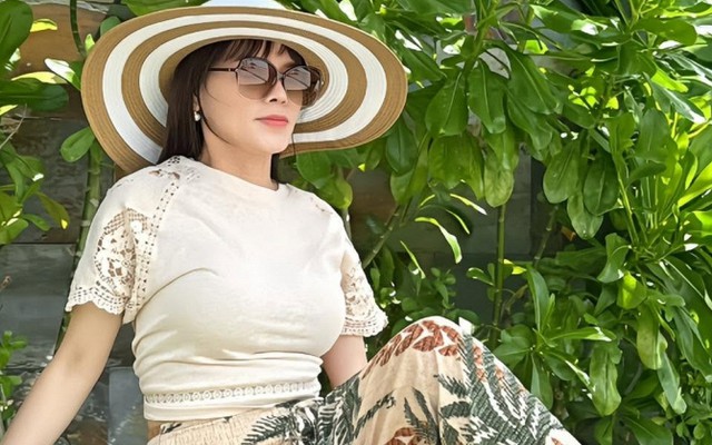 Nhan sắc trẻ đẹp của nữ ca sĩ 45 tuổi chưa lấy chồng, nói thẳng "ai lấy được tôi sẽ rất hạnh phúc"